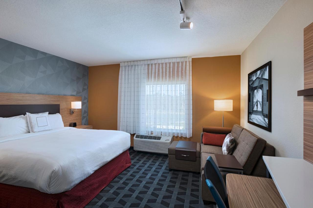 Towneplace Suites By Marriott Naples Vineyards Exterior photo