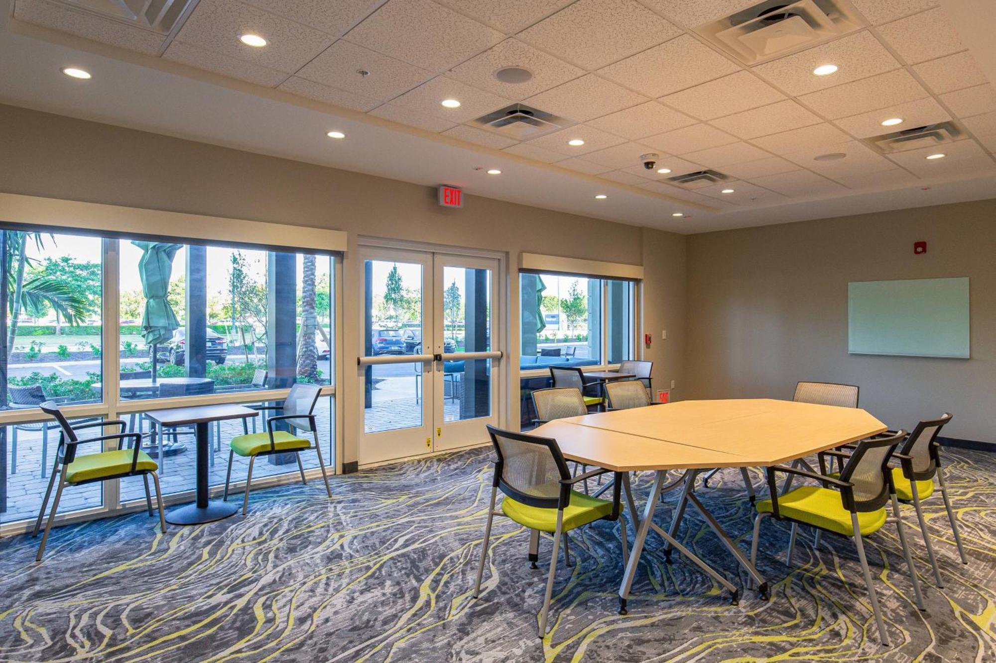 Towneplace Suites By Marriott Naples Vineyards Exterior photo