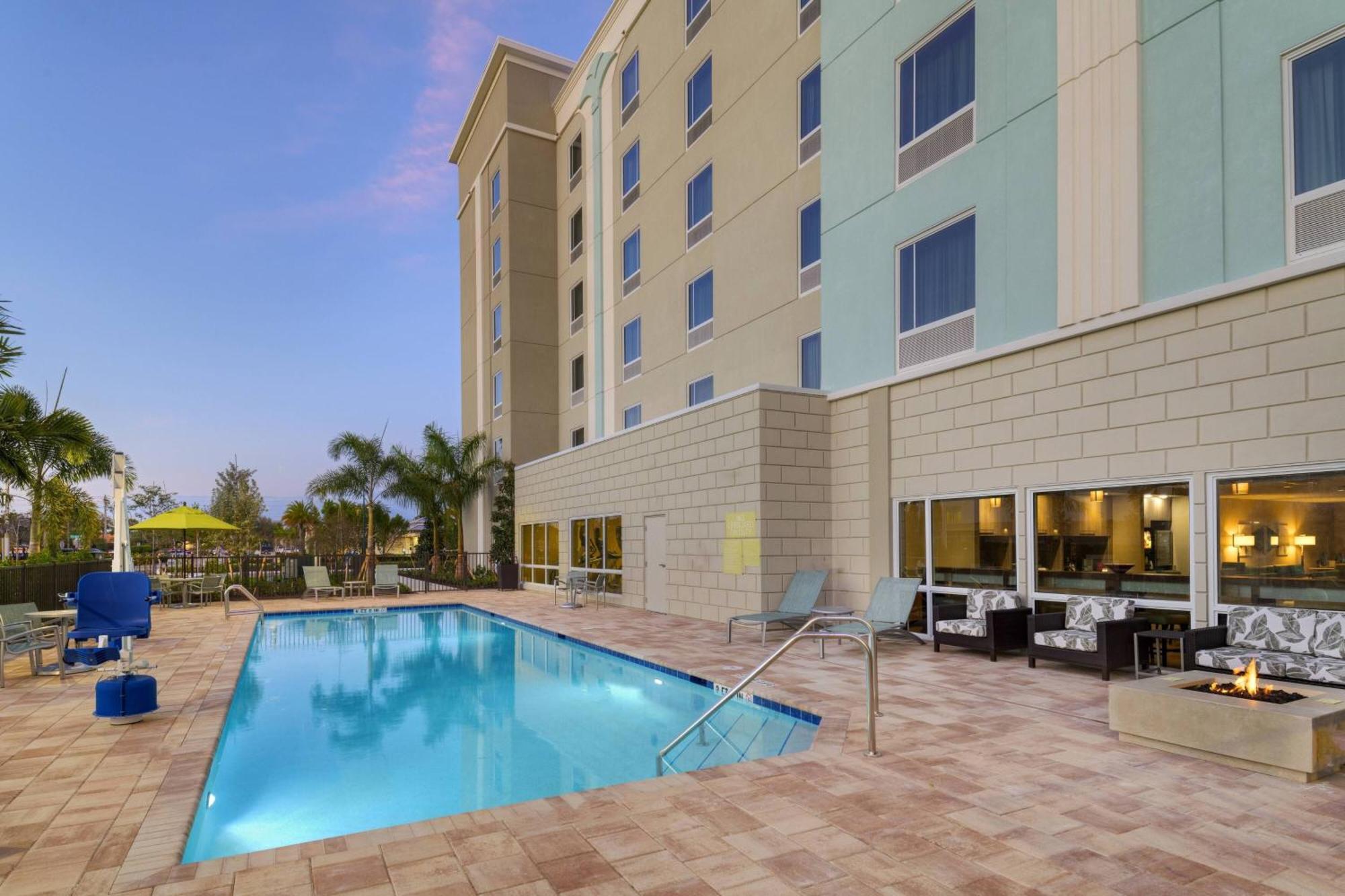 Towneplace Suites By Marriott Naples Vineyards Exterior photo